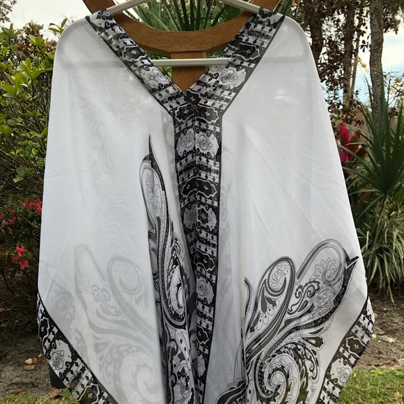 Sheer lace over throw for beach or for tanks - Picture 5 of 8